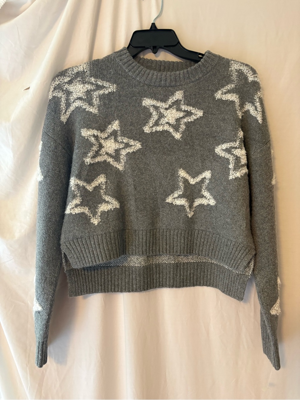 Pink Rose Gray Crewneck Sweater with White Star Motif